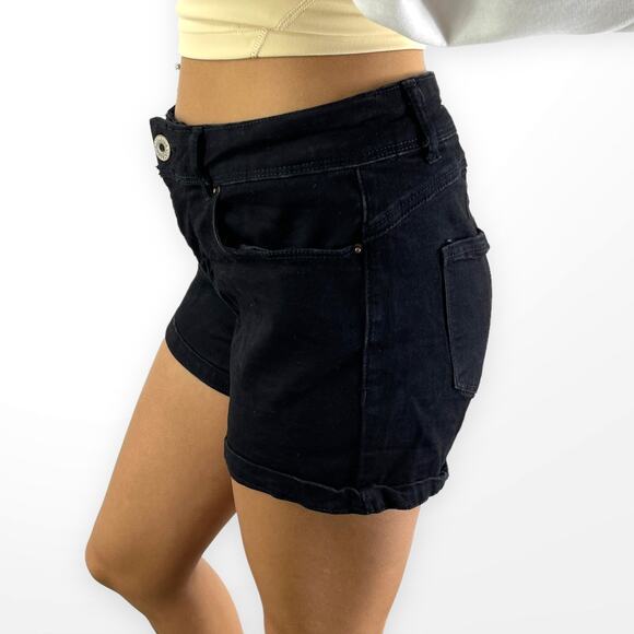 90s CALIFORNIA VINTAGE Vintage Black Stretch Rolled Hem Shorts - Picture 2 of 7